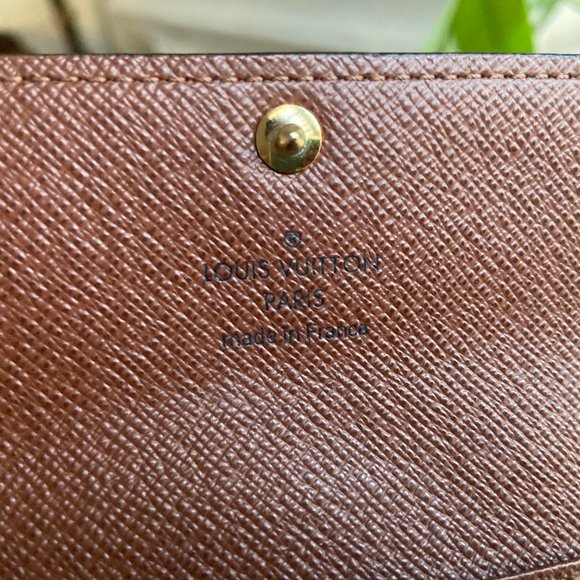 Louis Vuitton 6 Key Holder in Monogram - Picture 6 of 12